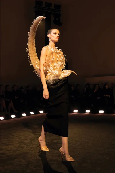 Look 10